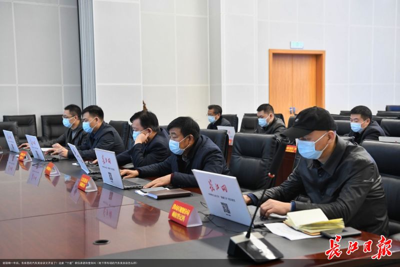 被取缔一年后，车库里的汽车美容店又开业了！这家“十差”单位承诺自查自纠（地下停车